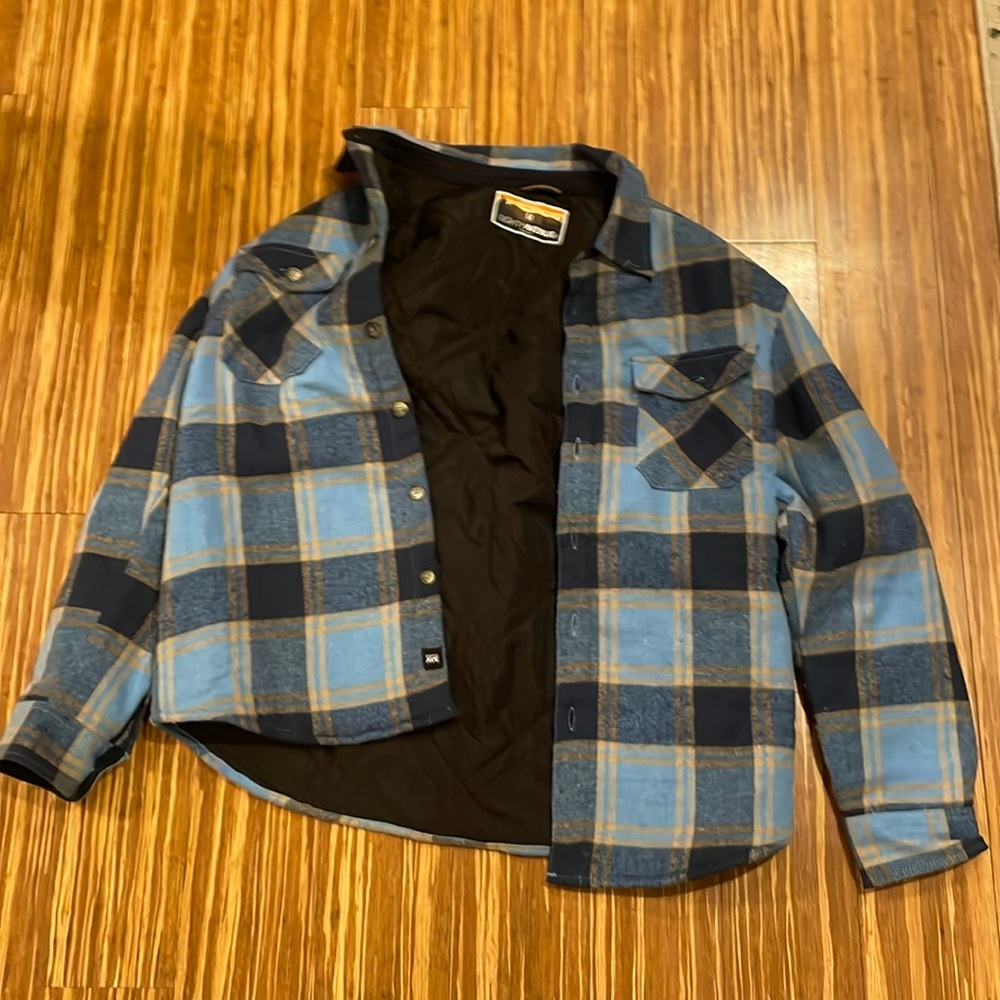 Men’s MEDIUM blue padded button-up flannel jacket/coat. (Used)